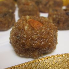 A picture of Vegan Amaranth, Dates and Almond Laddoo.