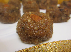 A picture of Vegan Amaranth, Dates and Almond Laddoo.