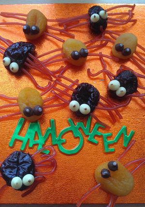 A picture of Vickys Halloween Beetles & Spiders GF DF EF SF NF.