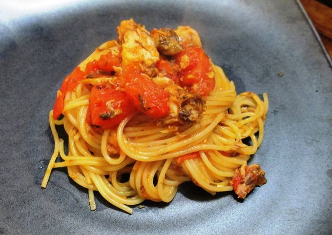 Super Quick Canned Boiled Mackerel &amp; Tomato Spaghetti
