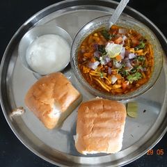 A picture of Misal Pav.