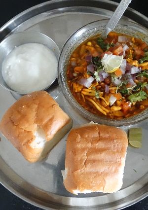 A picture of Misal Pav.