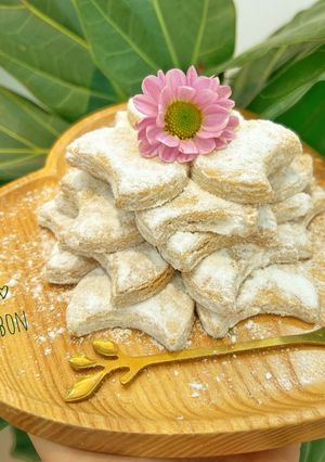 Hình của món Bánh Hạt Điều Phủ Tuyết Indonesia.