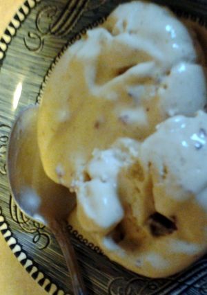 A picture of Pistachio Cherry Ice Cream.