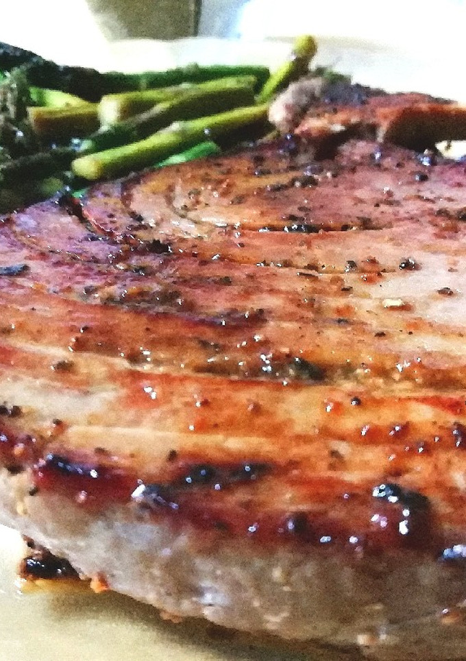 Una foto de Lomo de atún con espárragos 😋