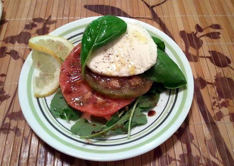 How to Prepare Homemade Heirloom Caprese Salad