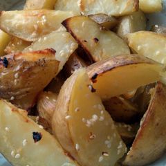 A picture of Vickys Garlic and Sesame Potato Wedges, GF DF EF SF NF.