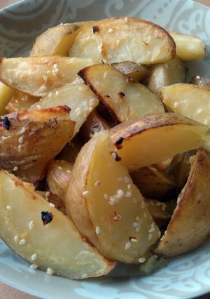 A picture of Vickys Garlic and Sesame Potato Wedges, GF DF EF SF NF.