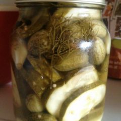 A picture of Garlic Dill Pickles.