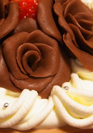 A picture of Easy and Decorative Chocolate Roses for Valentine's Day.