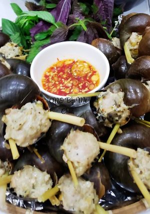 Hình của món Ốc bươu nhồi thịt hấp sả.