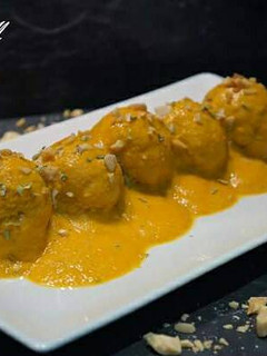 Una foto de Albóndigas con salsa de almendras