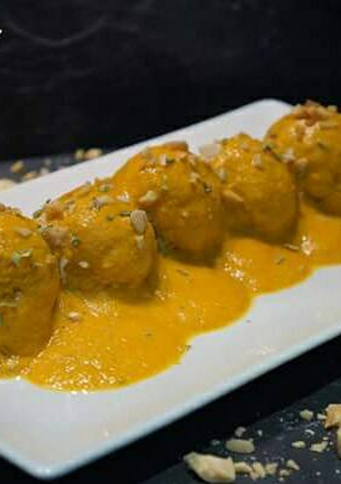 Una foto de Albóndigas con salsa de almendras