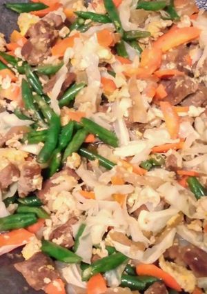 A picture of Mixed Veggie Beef and Egg Stir Fry.
