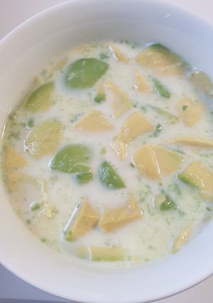 A picture of Avocado dessert (alpukat kerok).