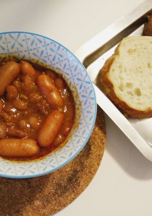 A picture of Sir's Carne with hotdog Bread.