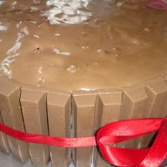 A picture of Kitkat walled Cookies and Cream Ice Cream Cake.