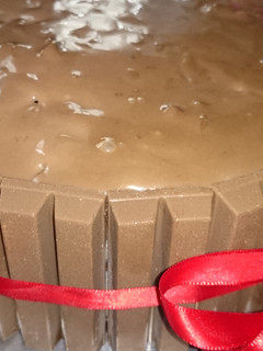 A picture of Kitkat walled Cookies and Cream Ice Cream Cake.