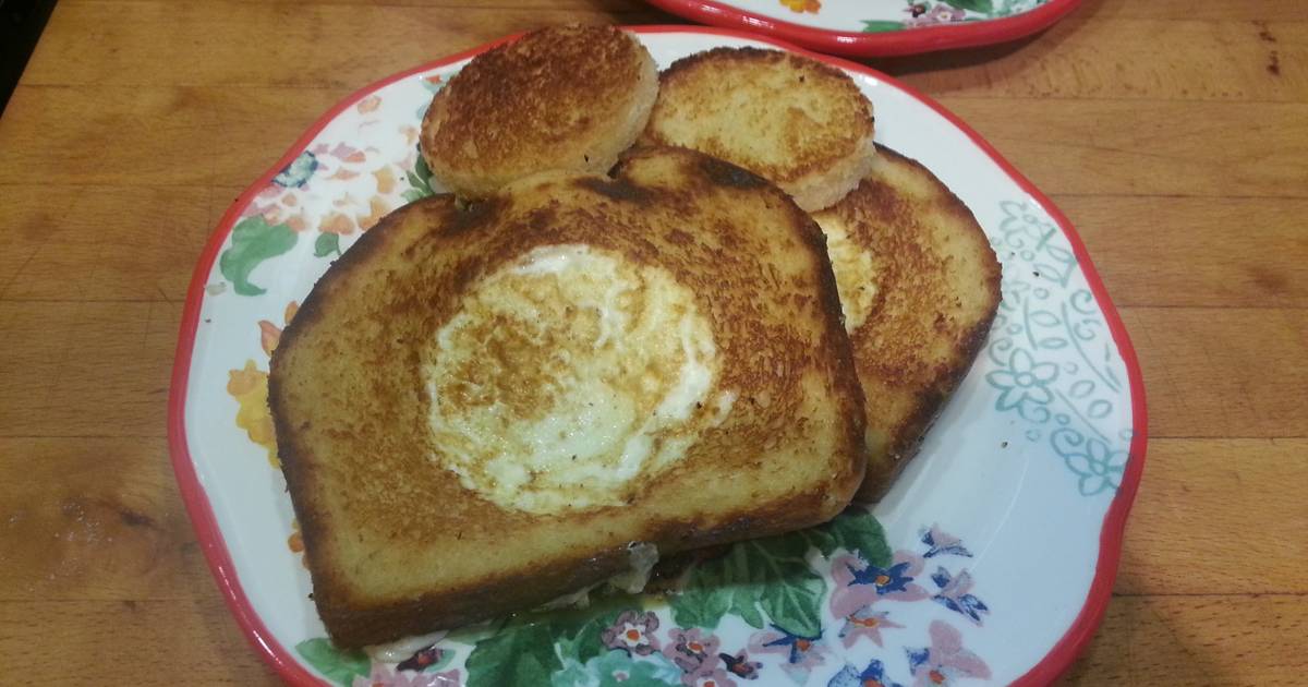 Egg in Toast! (AKA Toad in a Hole😂😂) Recipe by Marilyn Cookpad