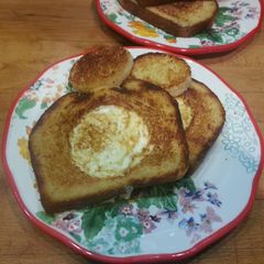 A picture of Egg in Toast! (AKA: Toad in a Hole😂😂).