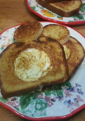A picture of Egg in Toast! (AKA: Toad in a Hole😂😂).