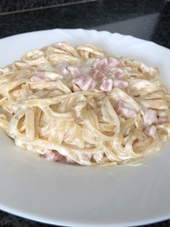 Una foto de Espaguetis a la carbonara con nata (Mambo/Thermomix)