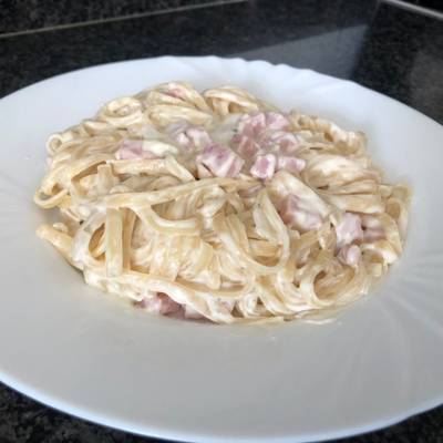 Cómo hacer espaguetis con nata y bacon
