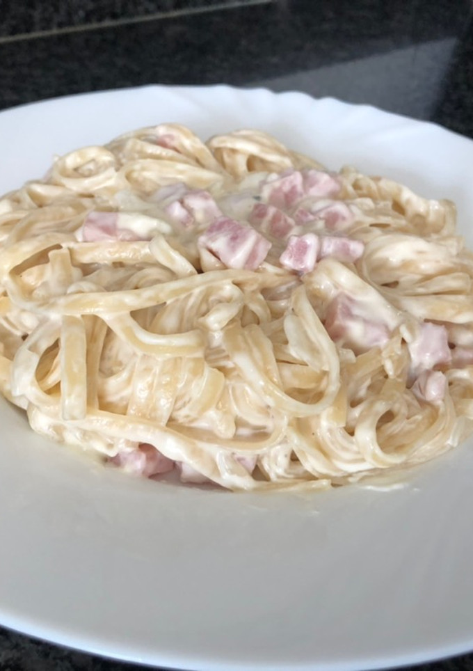 Una foto de Espaguetis a la carbonara con nata (Mambo/Thermomix)