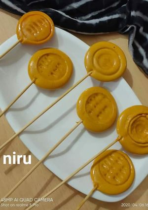 A picture of Dalgona Lollipops /Korean Dalgona Candy.