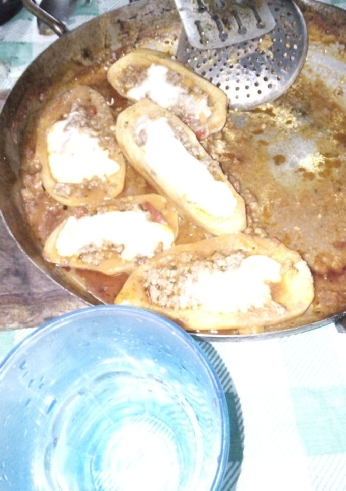 Una foto de Papas rellenas con salsa