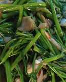 ผัดผักบุ้งกุ้งกะปิ
