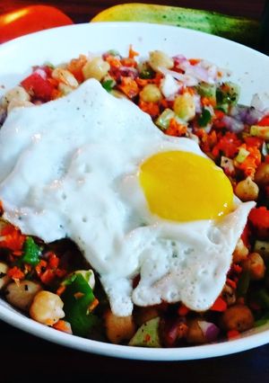 A picture of Healthy Lunch Bowl with poached egg.