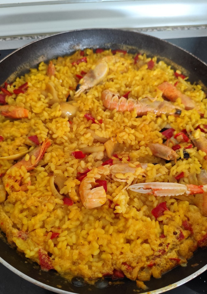 Una foto de Arroz con pescado y marisco