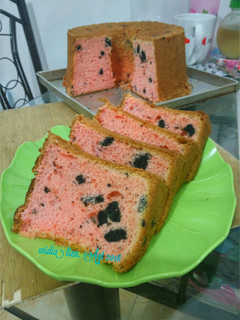 Foto resep Strawberry Oreo Milk Chiffon Cake