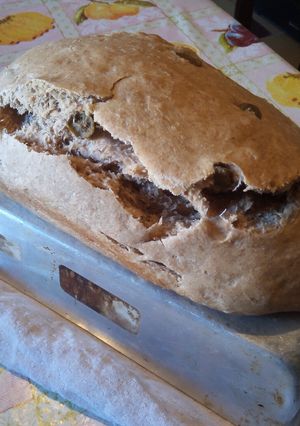 Una foto de Pan integral de aceitunas