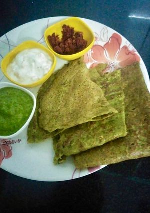 A picture of Moong Dal cheela.