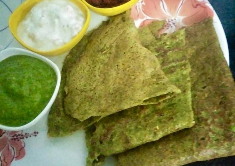 Moongdaal chilla(greenmung bean pancakes)