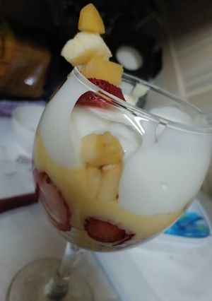 A picture of Creamy Fruit chaat glass 🍧.