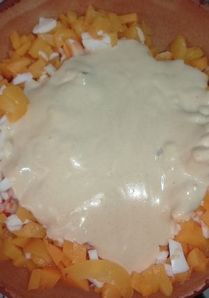 Una foto de Ensalada de Surimi, Huevo y Melocotón. Mambo Touch