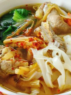 รูปของ ซุปกระดูกหมูดอกไม้จีน （黄花排骨汤）