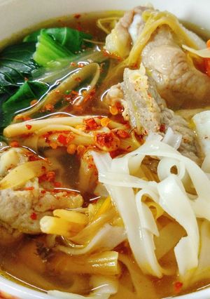 รูปของ ซุปกระดูกหมูดอกไม้จีน （黄花排骨汤）