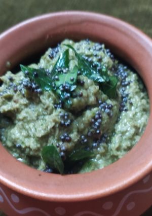A picture of Coriander coconut chutney.