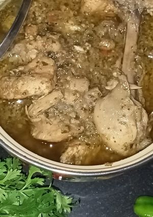 A picture of Chicken green masala.
