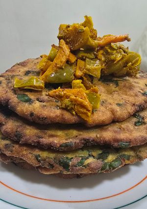 A picture of Makai methi puri.