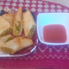 A picture of Suji spring rolls.