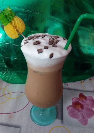 O poză a rețetei Caffe frappe cu inghetata de vanilie.