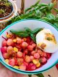 Ensalada de garbanzos y queso Skyr con vinagreta de albahaca y tomate seco