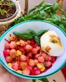 Ensalada de garbanzos y queso Skyr con vinagreta de albahaca y tomate seco