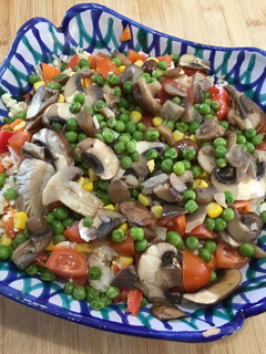 Una foto de Ensalada de arroz con guisantes y champiñones (TMX)