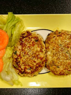 鮭魚漢堡排 的食譜成品照片